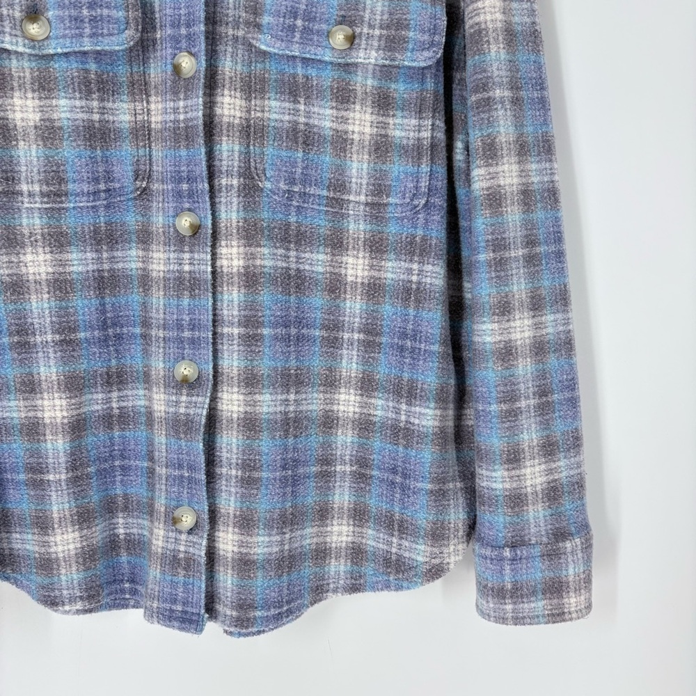 American Eagle Blue Oversized Plaid Fleece & Love
Shacket - Picture 9 of 12
